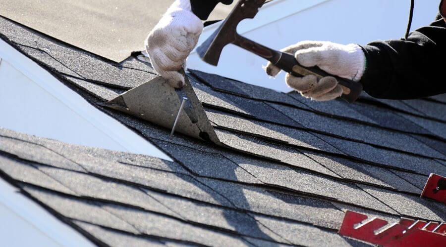 Professional gutter cleaning in Midlothian, TX